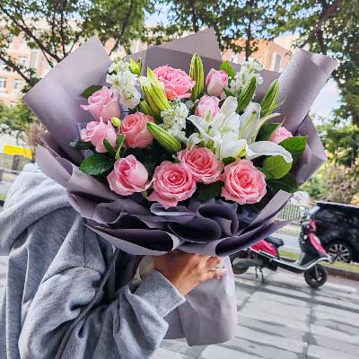 锦州11朵戴安娜粉玫瑰百合，与你一起追逐梦想